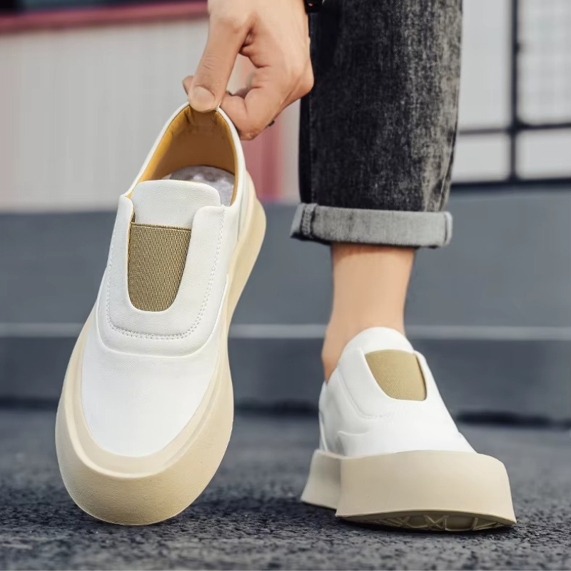 Tênis Casual Slip-On em Couro e Confortável - Kylian