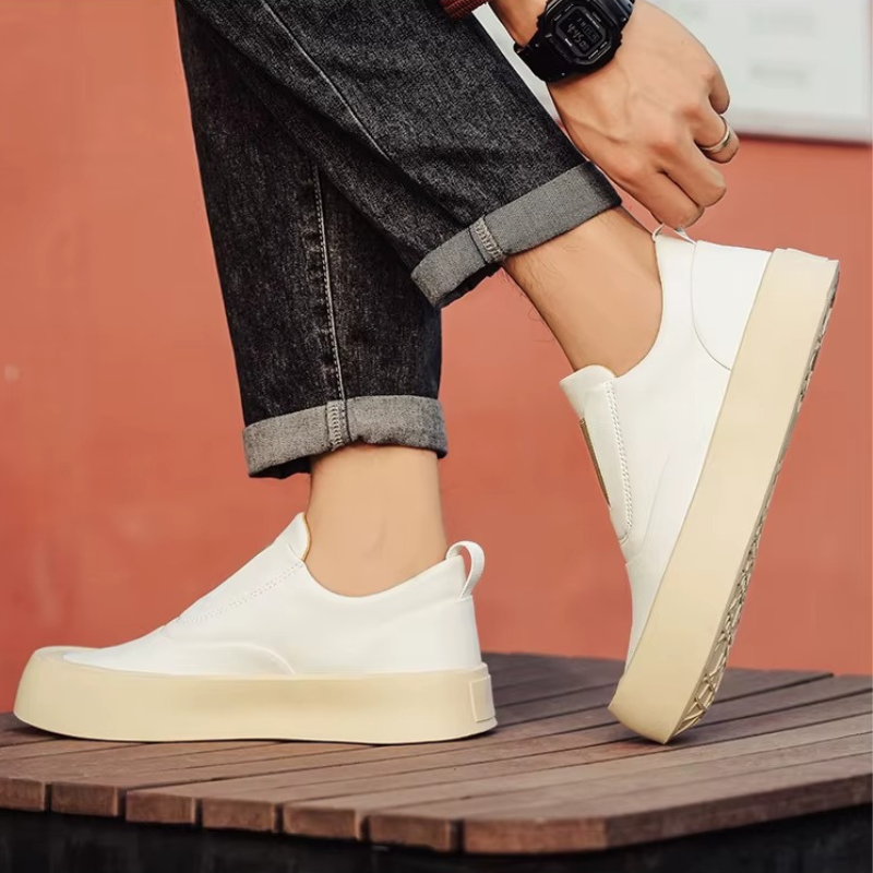 Tênis Casual Slip-On em Couro e Confortável - Kylian