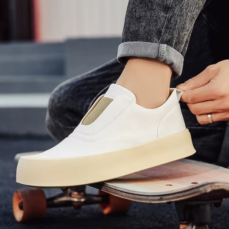 Tênis Casual Slip-On em Couro e Confortável - Kylian