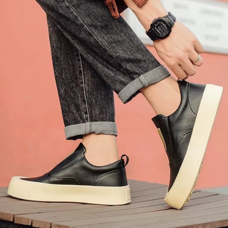Tênis Casual Slip-On em Couro e Confortável - Kylian