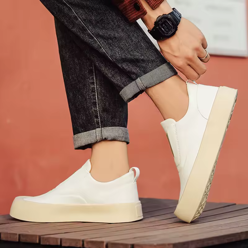 Tênis Casual Slip-On em Couro e Confortável - Kylian