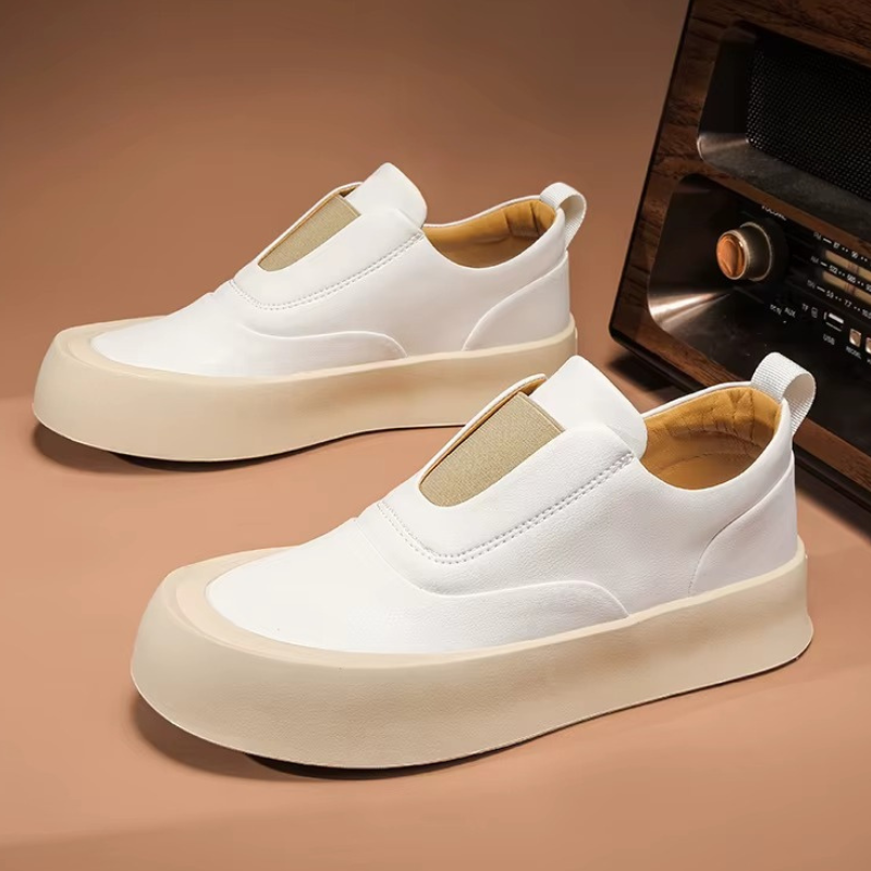 Tênis Casual Slip-On em Couro e Confortável - Kylian