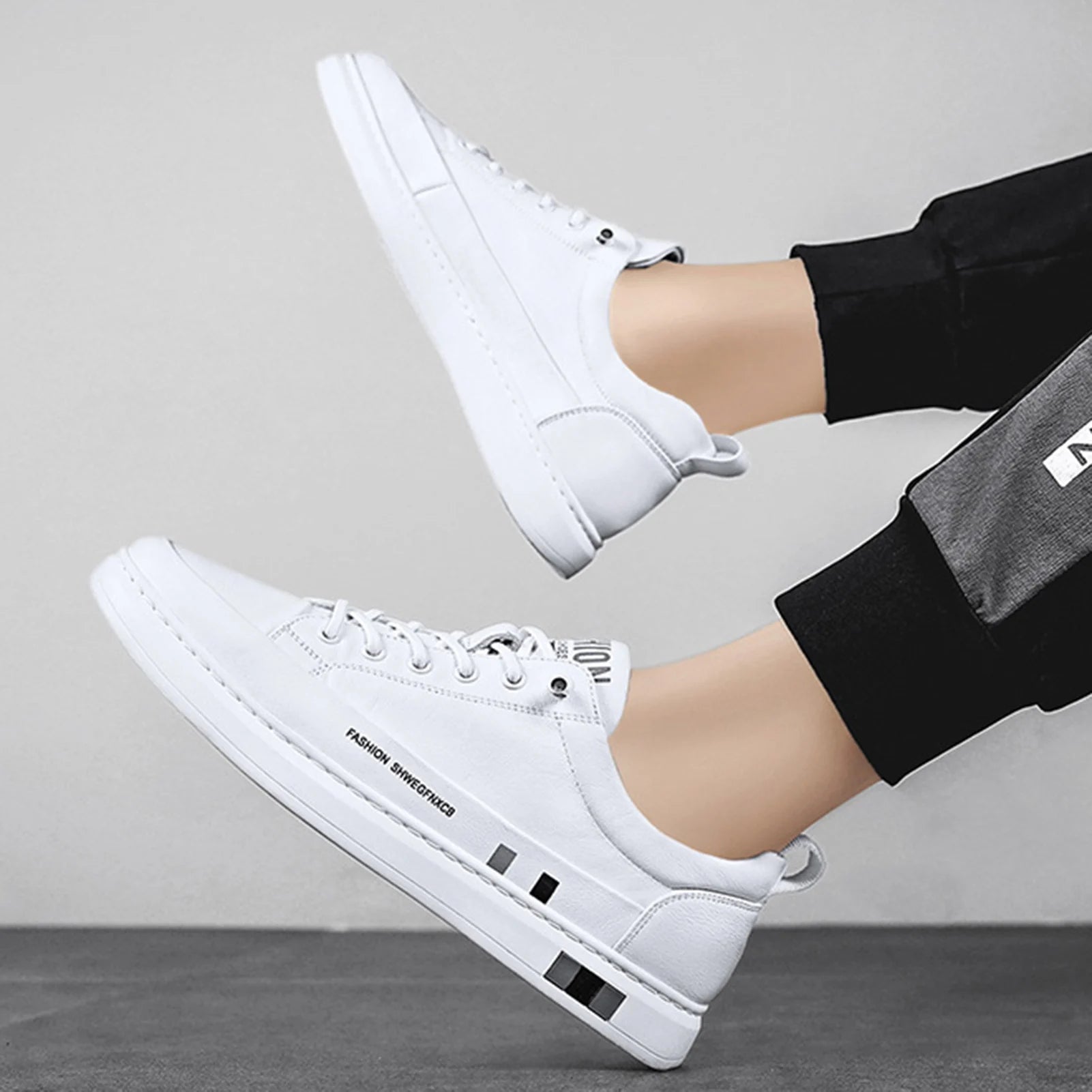 Tênis Masculino Casual em Couro Low-Cut - Marcel